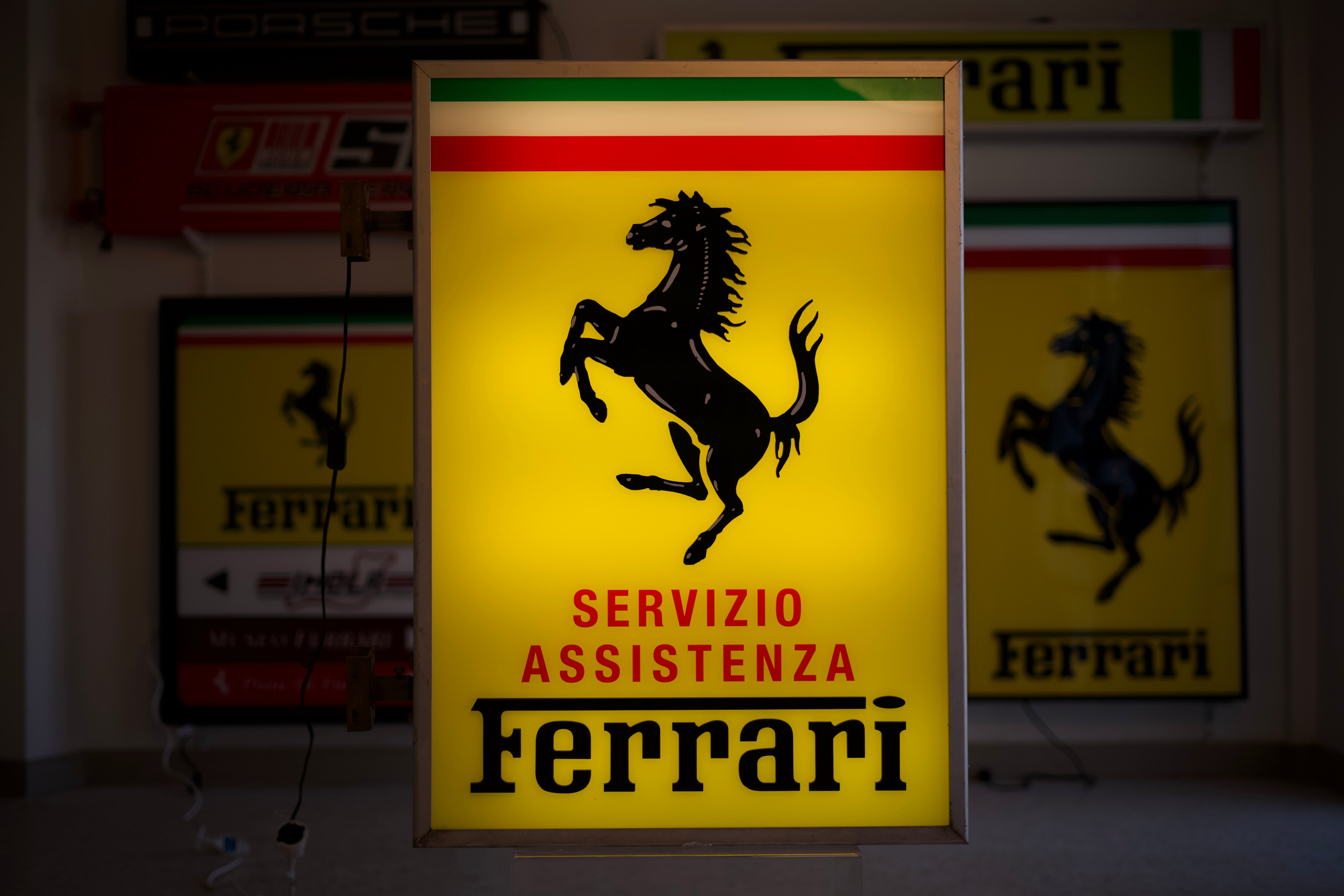 Ferrari Signs – F1 Lounge